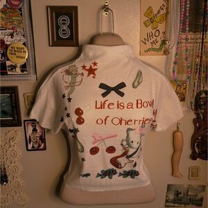 Graphic Printed Mock Neck T-Shirt Women's Medium/Large White Sanrio Cropped